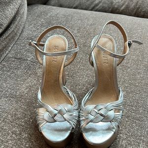 Schutz anselma metallic platform